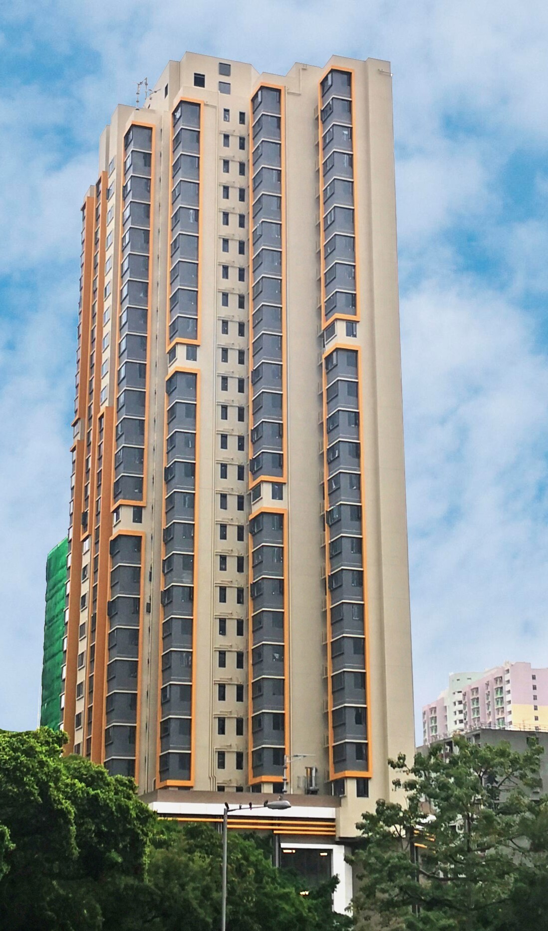 The third “Senior Citizen Residences Scheme” project, Blissful Place, was completed. The project provides one-stop elderly-friendly housing to achieve ageing in place 